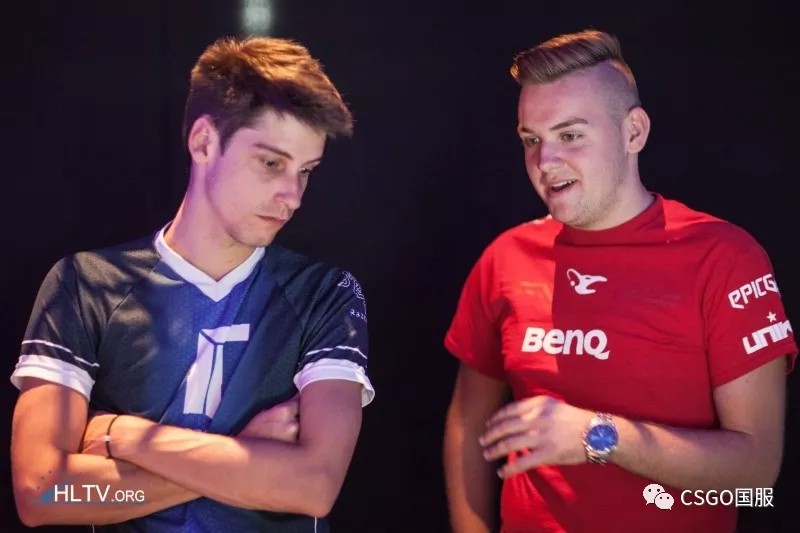 LPL主持夏安微博晒照：回家咯，忙碌但快乐的几天